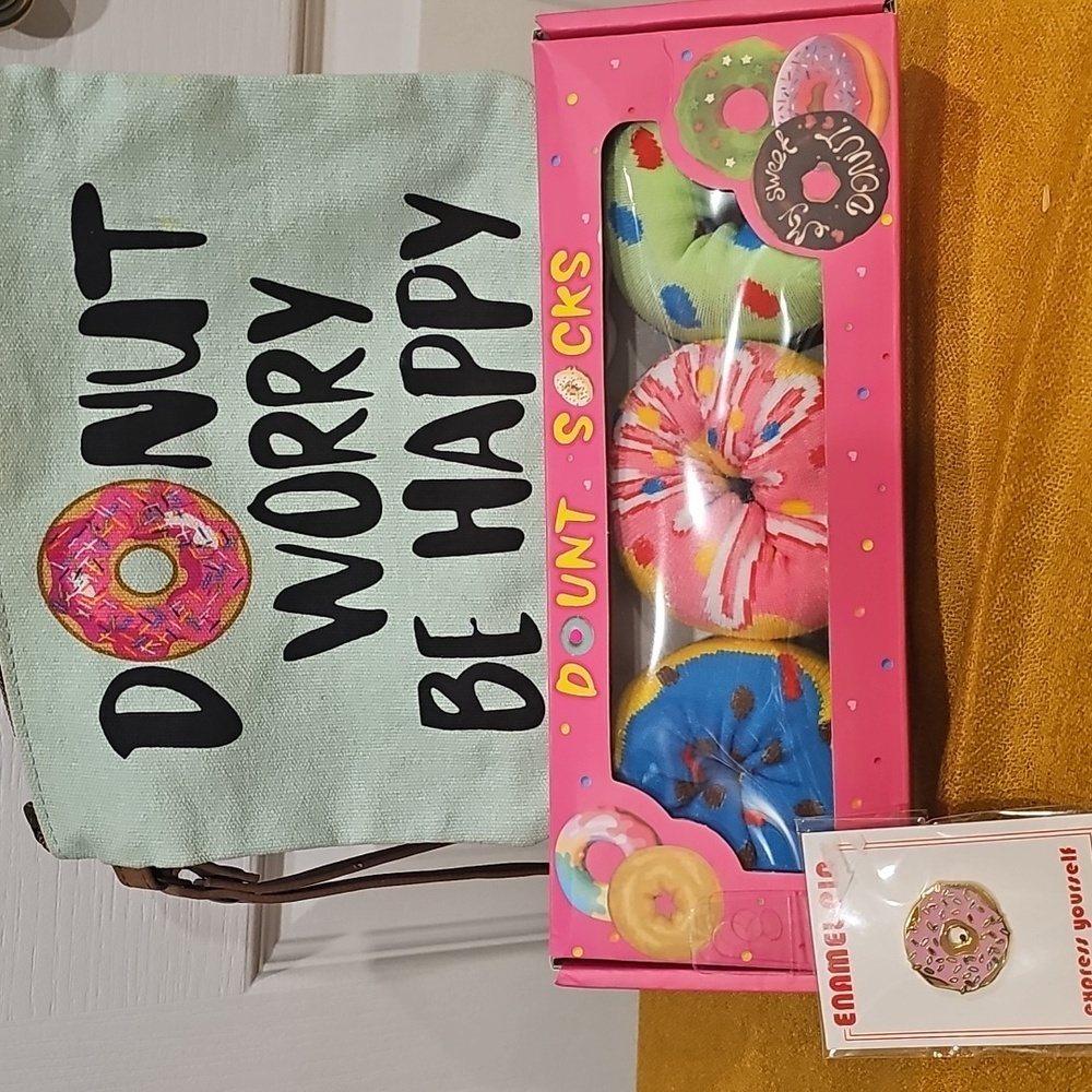 TikTok AGRIMONY Donut Socks Bundle - 3 pair with wristlet pouch and pin